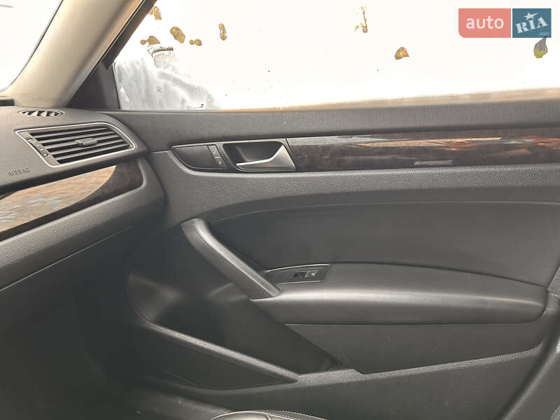 Седан Volkswagen Passat 2013 в Дніпрі