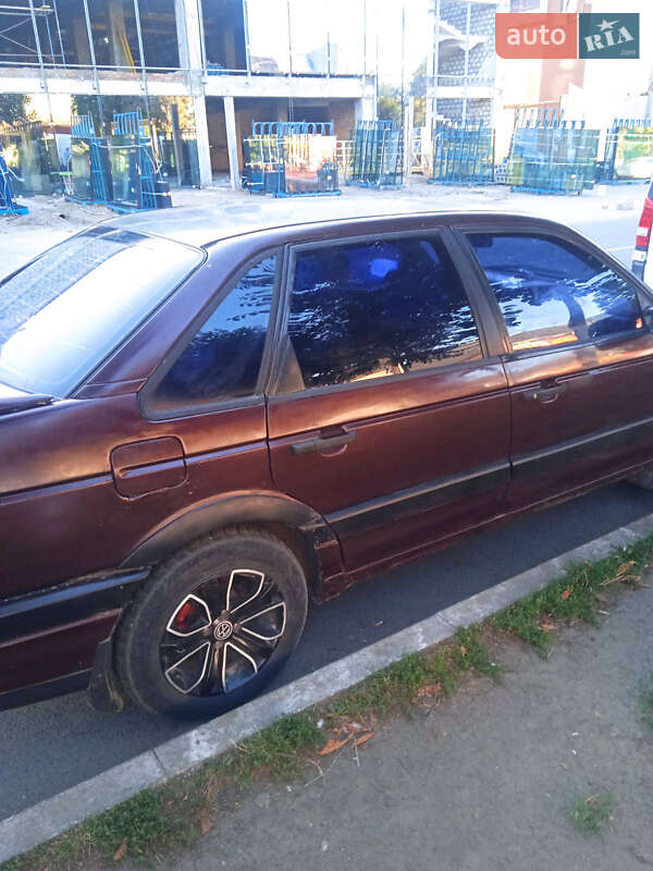 Седан Volkswagen Passat 1993 в Калиновке