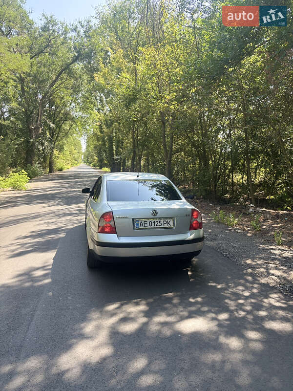 Седан Volkswagen Passat 2000 в Днепре