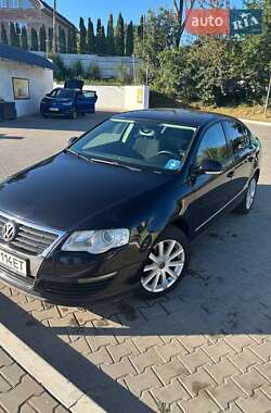 Седан Volkswagen Passat 2005 в Чернівцях