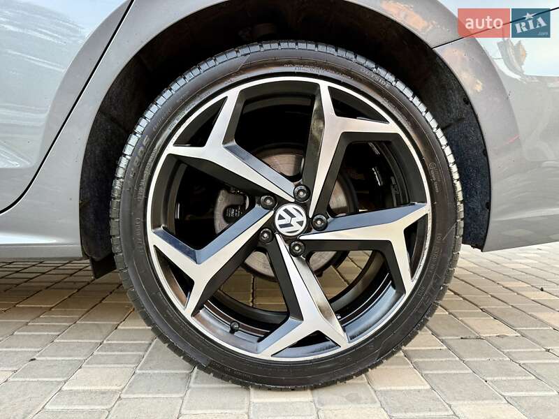 Седан Volkswagen Passat 2020 в Одессе