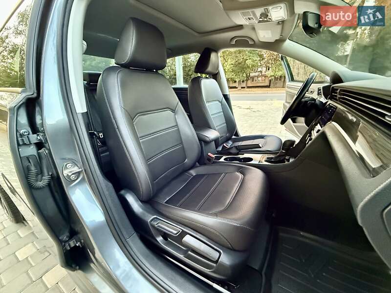Седан Volkswagen Passat 2020 в Одессе
