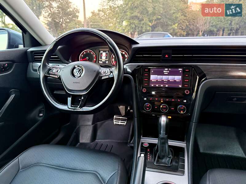 Седан Volkswagen Passat 2020 в Одессе