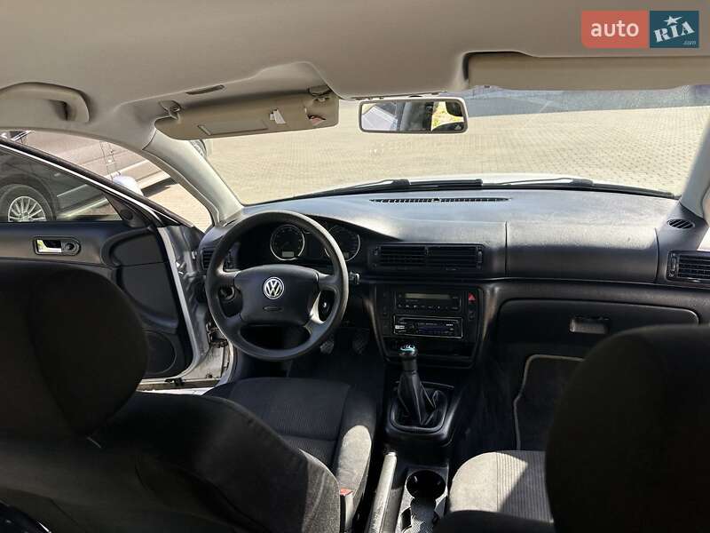 Універсал Volkswagen Passat 2001 в Рівному