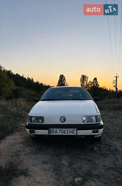 Седан Volkswagen Passat 1992 в Гайвороні