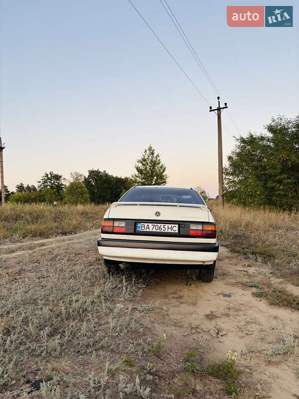 Седан Volkswagen Passat 1992 в Гайвороні
