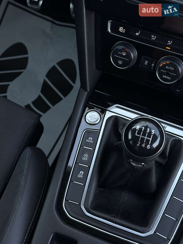 Универсал Volkswagen Passat 2017 в Житомире фото 52 Универсал Volkswagen Passat 2017 в Житомире