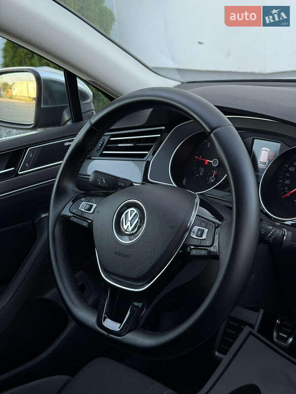 Универсал Volkswagen Passat 2017 в Житомире фото 34 Универсал Volkswagen Passat 2017 в Житомире