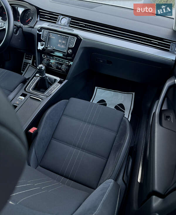 Универсал Volkswagen Passat 2017 в Житомире фото 58 Универсал Volkswagen Passat 2017 в Житомире