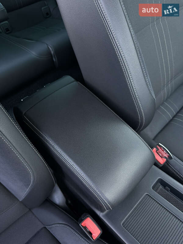 Универсал Volkswagen Passat 2017 в Житомире фото 54 Универсал Volkswagen Passat 2017 в Житомире