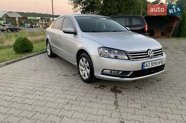 Седан Volkswagen Passat 2012 в Іршаві