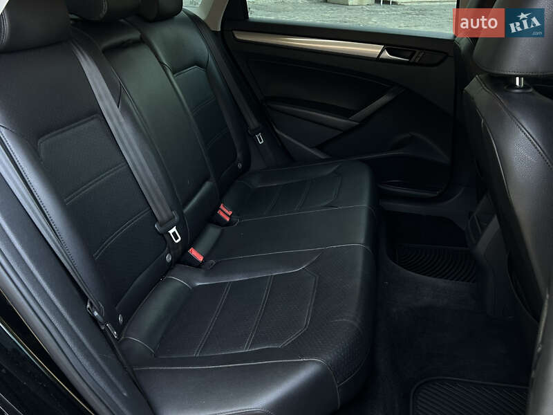 Седан Volkswagen Passat 2015 в Николаеве