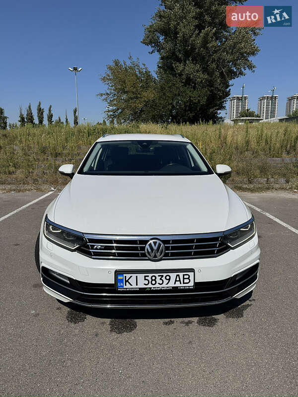 Универсал Volkswagen Passat 2018 в Киеве
