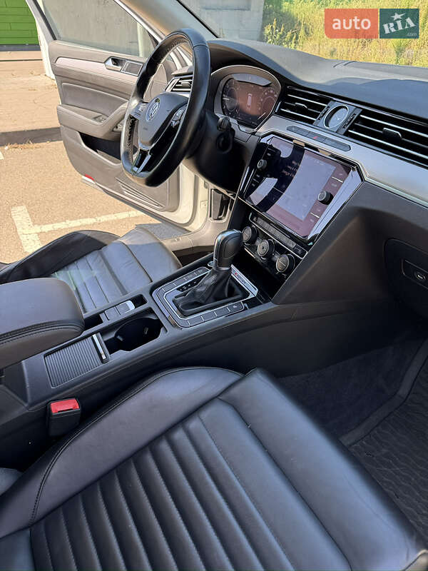 Универсал Volkswagen Passat 2018 в Киеве