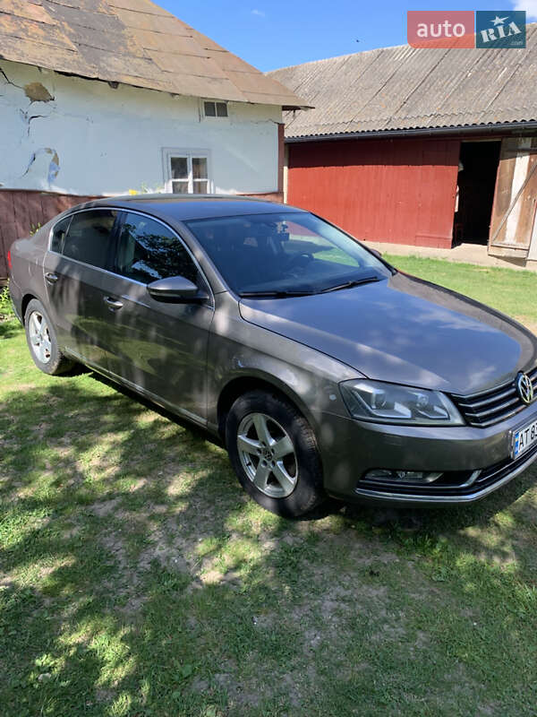 Седан Volkswagen Passat 2011 в Ивано-Франковске