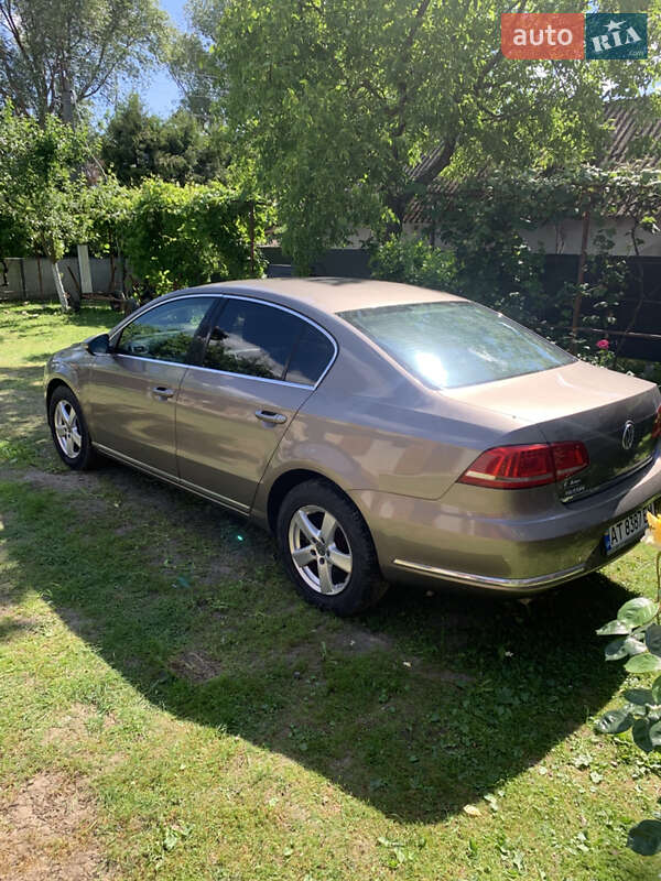 Седан Volkswagen Passat 2011 в Ивано-Франковске