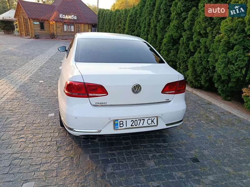 Седан Volkswagen Passat 2011 в Лохвице