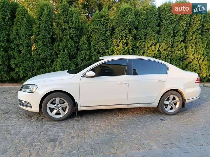 Седан Volkswagen Passat 2011 в Лохвице