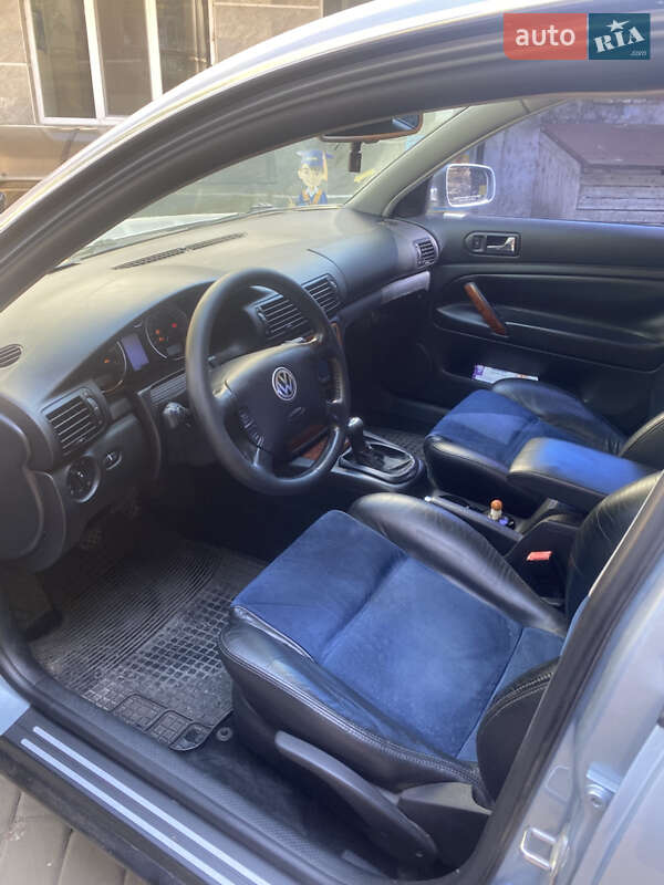 Седан Volkswagen Passat 2002 в Николаеве