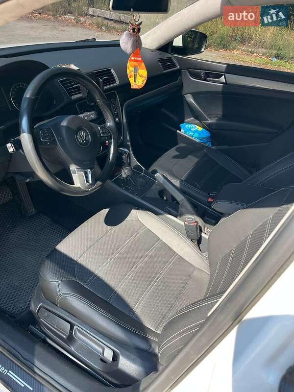 Седан Volkswagen Passat 2014 в Днепре