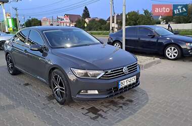 Седан Volkswagen Passat 2015 в Бучаче