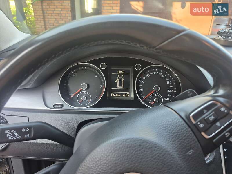 Универсал Volkswagen Passat 2013 в Хмельницком