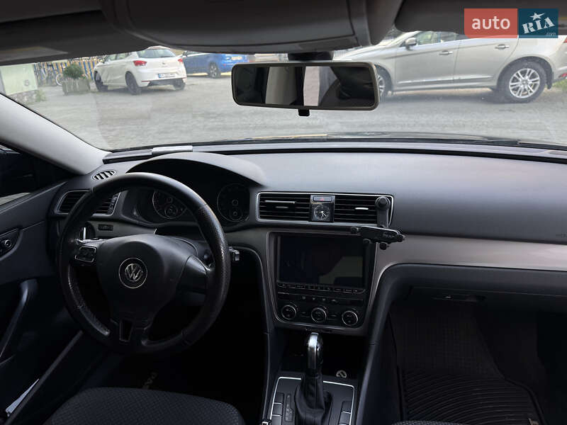 Седан Volkswagen Passat 2011 в Івано-Франківську
