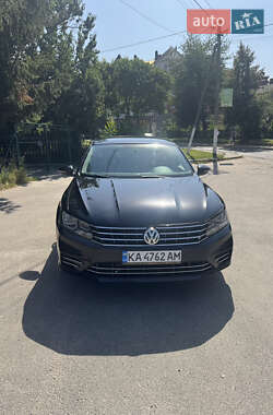 Седан Volkswagen Passat 2017 в Киеве