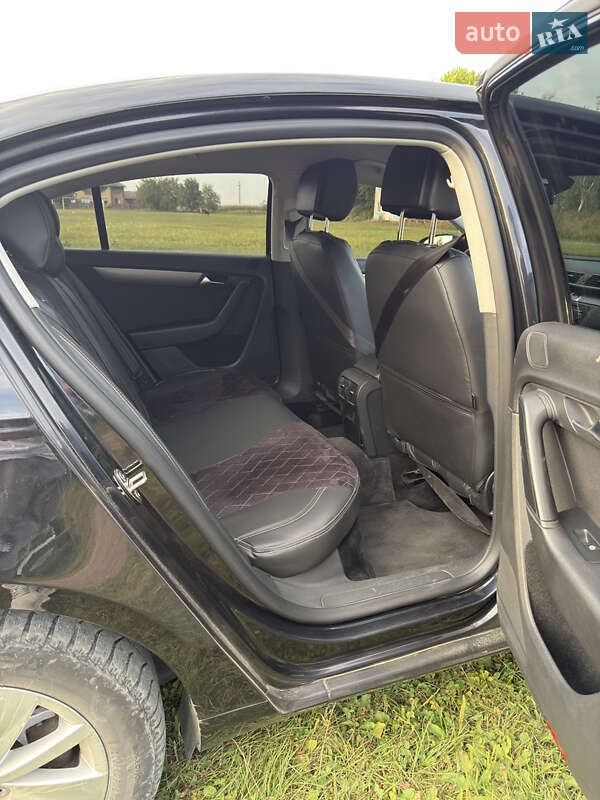 Седан Volkswagen Passat 2011 в Вижнице