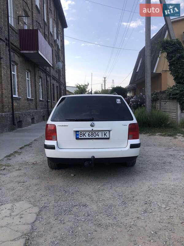 Универсал Volkswagen Passat 2000 в Ровно