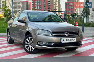 Седан Volkswagen Passat 2012 в Києві