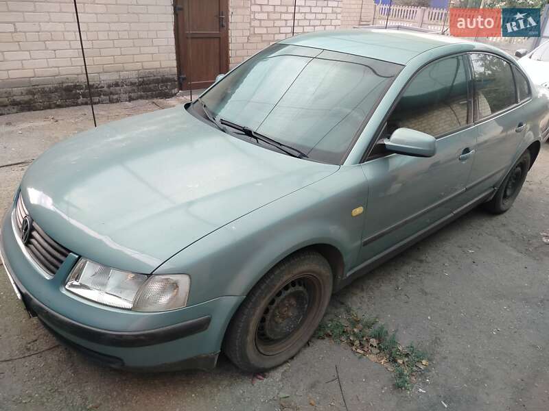 Седан Volkswagen Passat 1999 в Павлограді