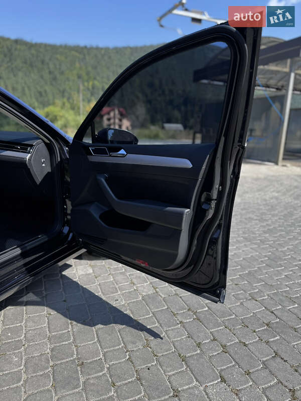 Універсал Volkswagen Passat 2014 в Івано-Франківську