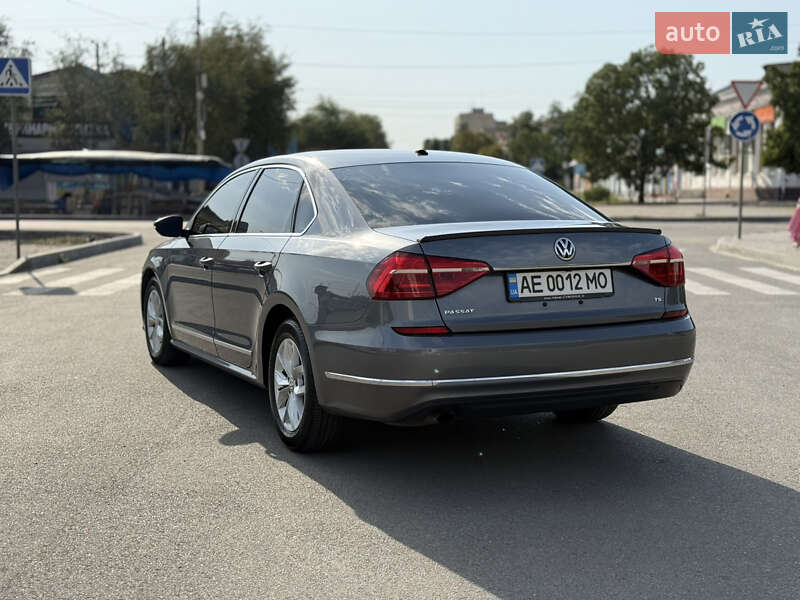 Седан Volkswagen Passat 2015 в Новомосковске