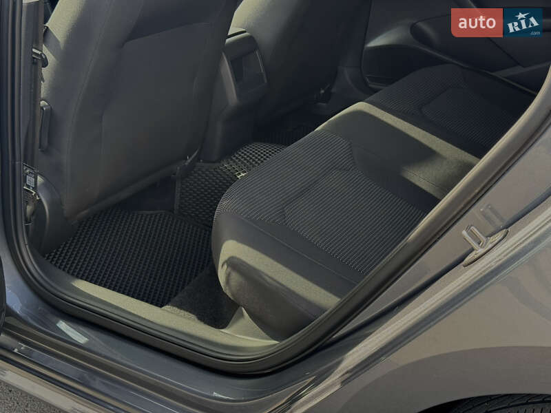 Седан Volkswagen Passat 2015 в Новомосковске