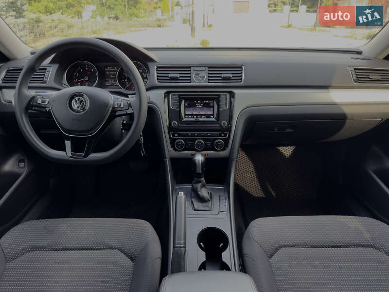 Седан Volkswagen Passat 2015 в Новомосковске