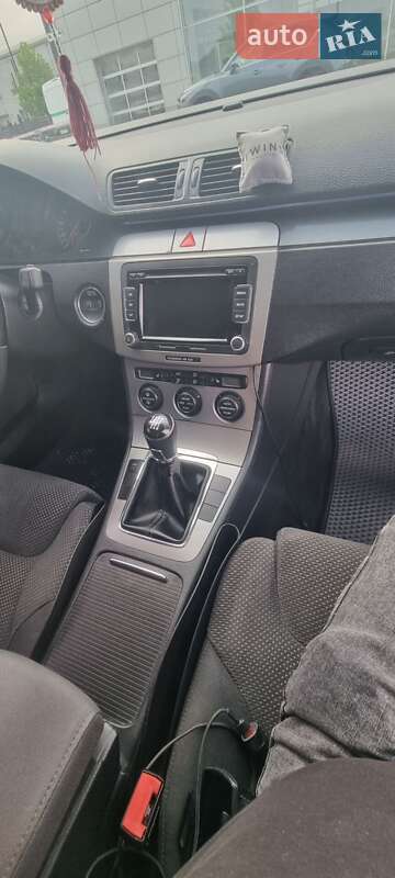 Седан Volkswagen Passat 2006 в Мукачевому