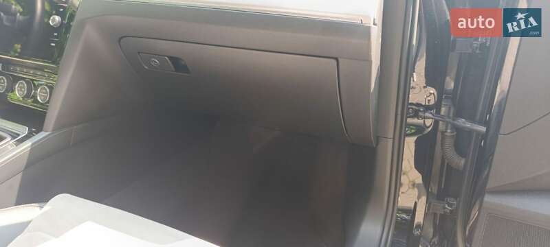 Универсал Volkswagen Passat 2018 в Львове фото 35 Универсал Volkswagen Passat 2018 в Львове