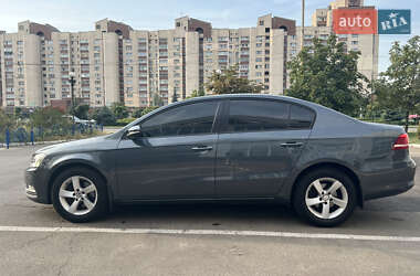 Седан Volkswagen Passat 2011 в Києві
