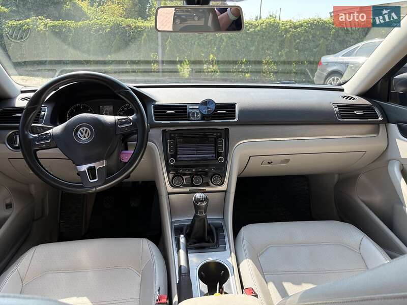 Седан Volkswagen Passat 2014 в Киеве