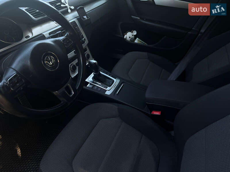 Универсал Volkswagen Passat 2012 в Житомире
