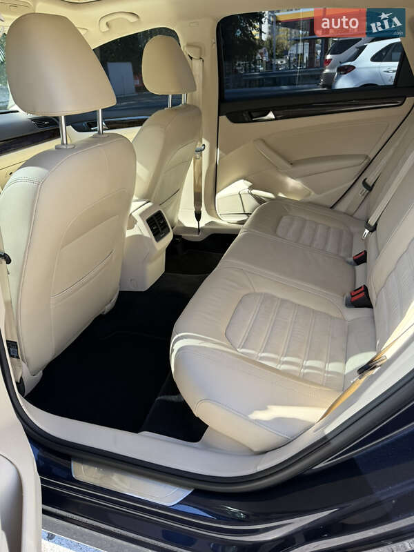 Седан Volkswagen Passat 2014 в Киеве