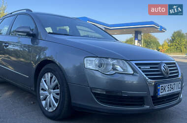 Универсал Volkswagen Passat 2008 в Ровно