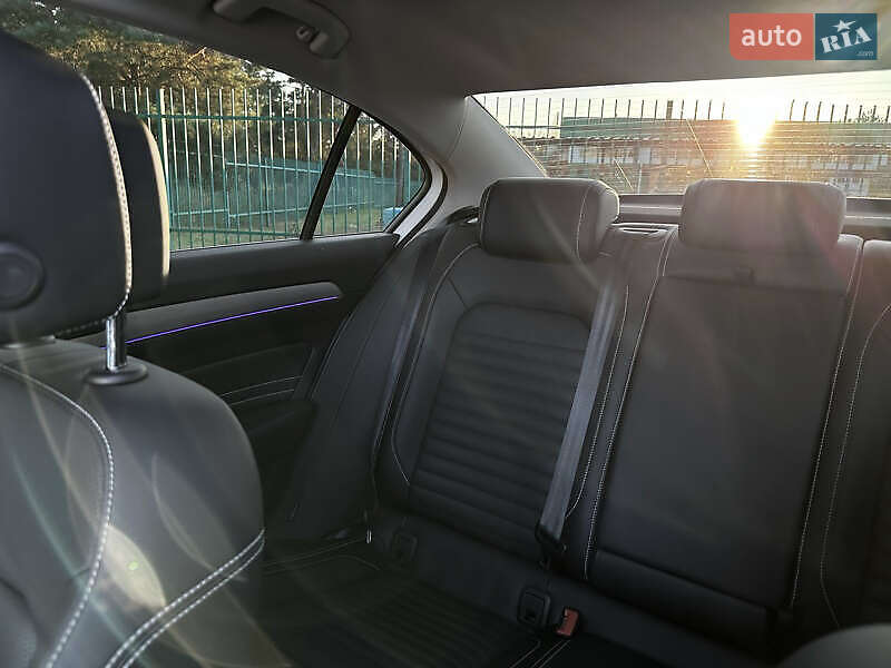 Седан Volkswagen Passat 2020 в Львове