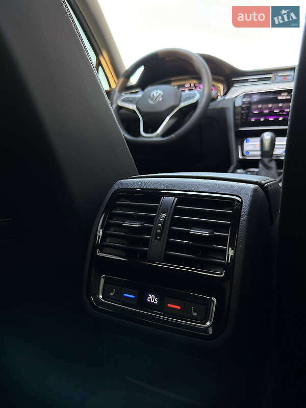 Седан Volkswagen Passat 2020 в Львове