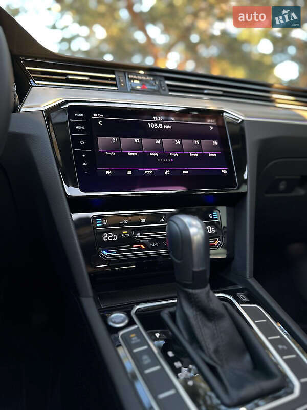 Седан Volkswagen Passat 2020 в Львове