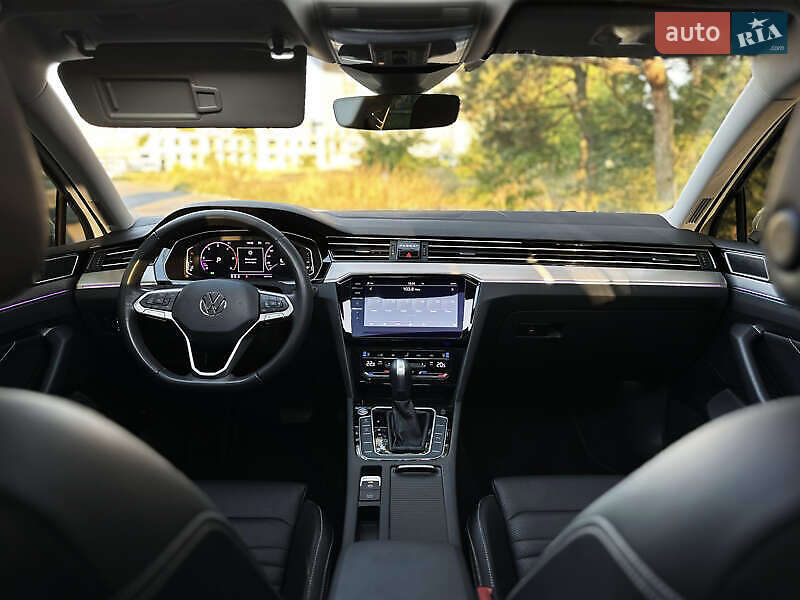 Седан Volkswagen Passat 2020 в Львове