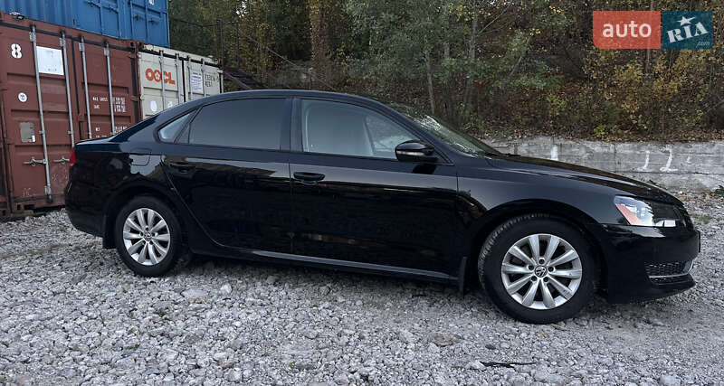 Седан Volkswagen Passat 2012 в Києві
