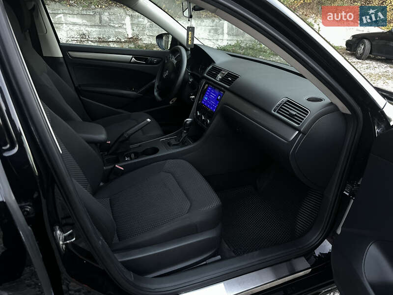 Седан Volkswagen Passat 2012 в Києві