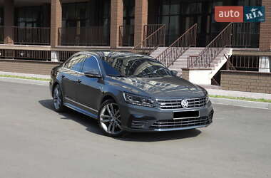 Седан Volkswagen Passat 2017 в Києві